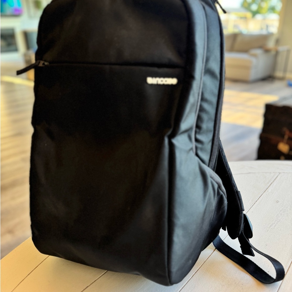 Incase Icon Black Backpack